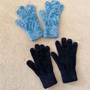 Cozy Blue and Black Gloves Set